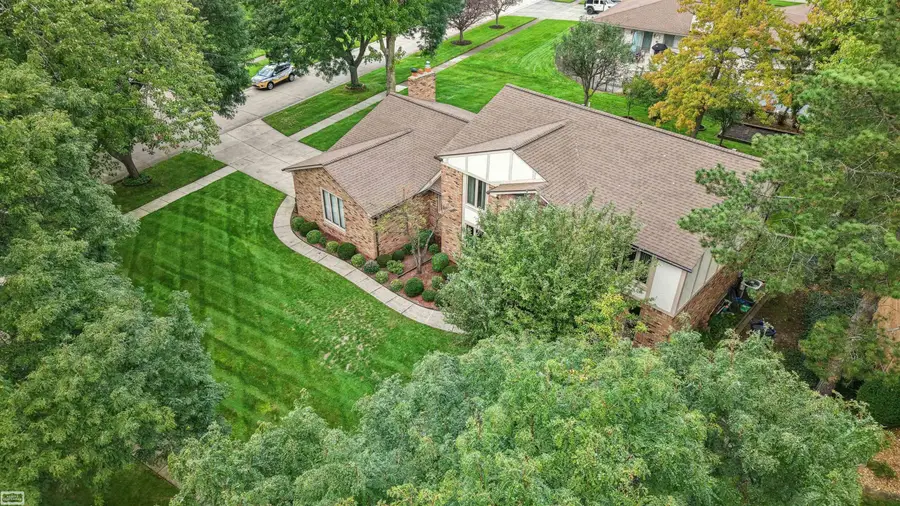 11715 Raintree Ct, Utica, MI 48315 - #3