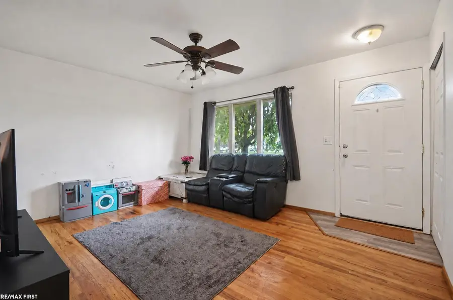 35247 Kelly, Clinton Township, MI 48035 - #2