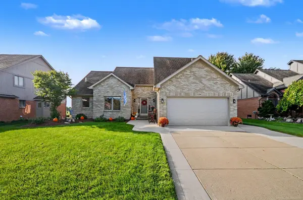 21194 Fairfield Dr, Macomb, MI 48044