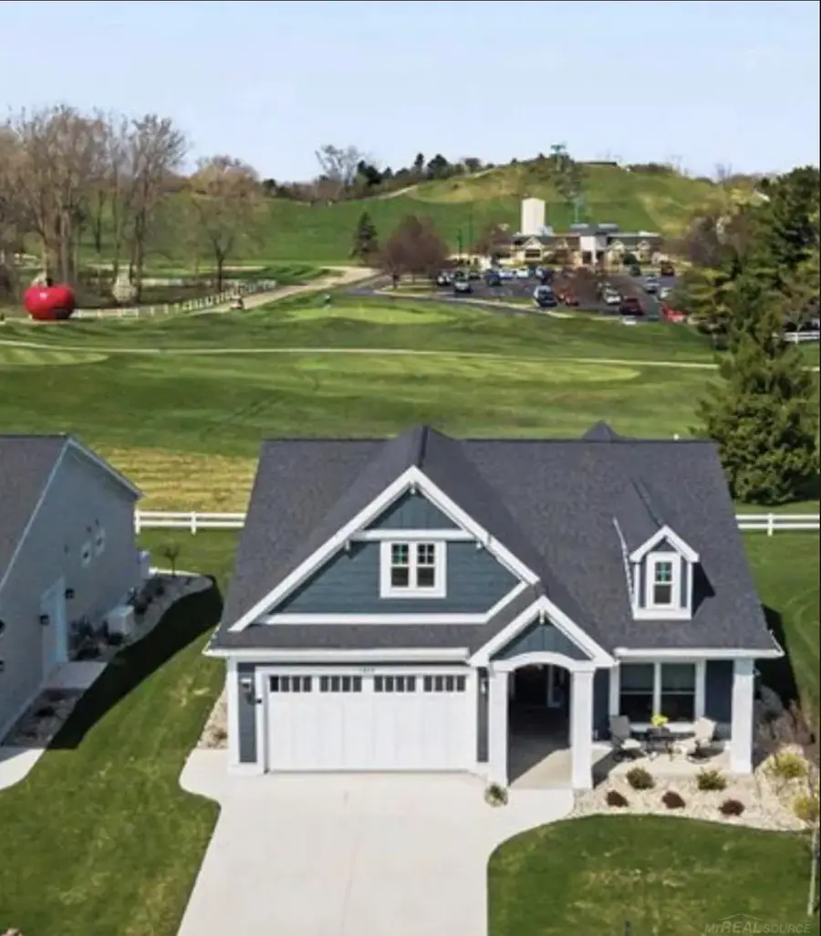 4219 Village Green, Freeland, MI 48623 - #2