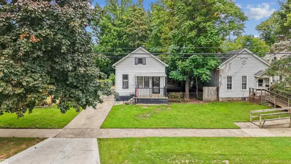 82 Grand, Mount Clemens, MI 48043