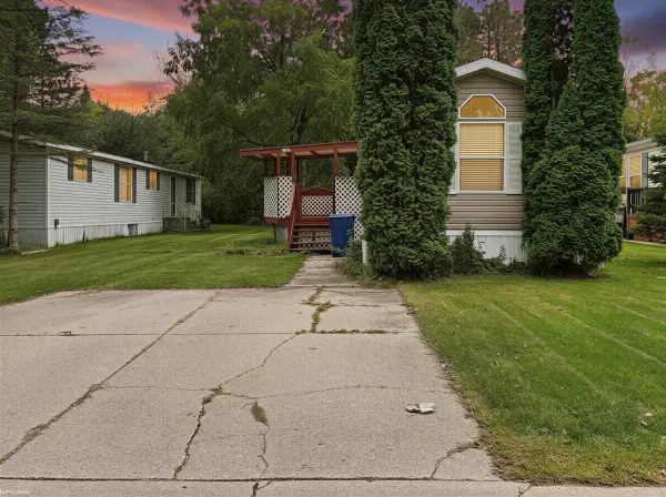 225 Warwick, Auburn Hills, MI 48326