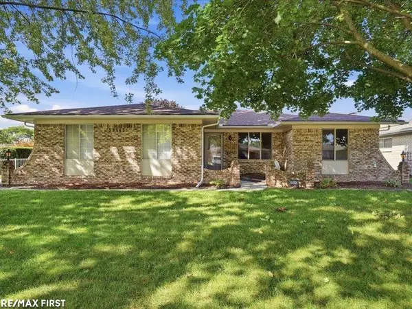 39543 Edgemont, Sterling Heights, MI 48310