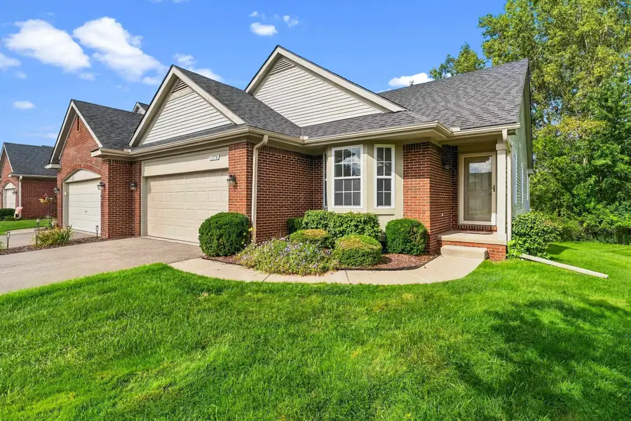 6374 Club, Grand Blanc, MI 48439 - #2