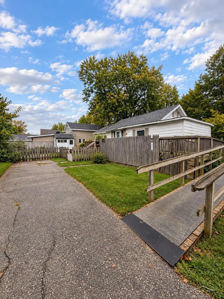 200 18th, Bay City, MI 48708 - #3