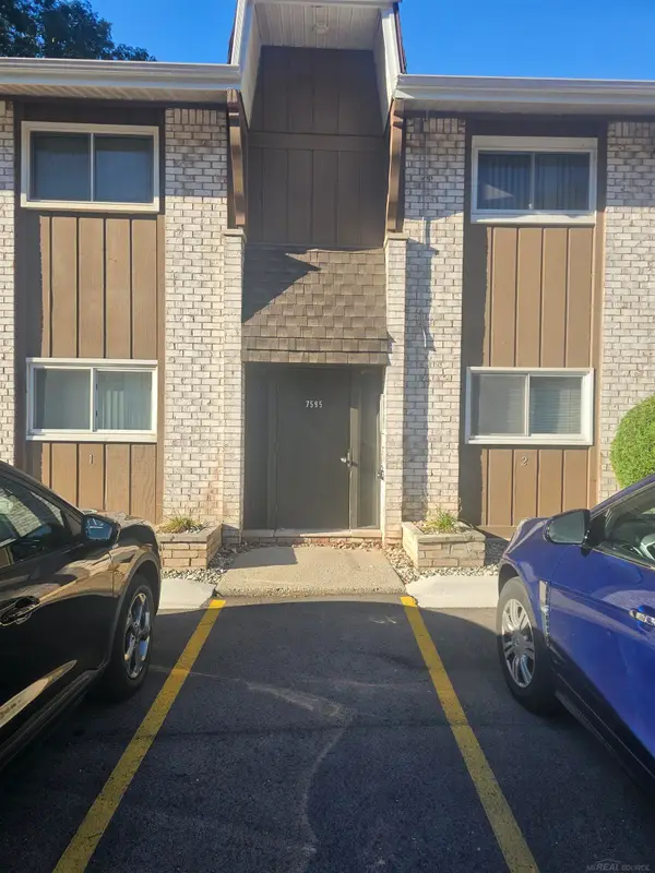 7595 Woodview #Unit 166   Bldg 12, Westland, MI 48185