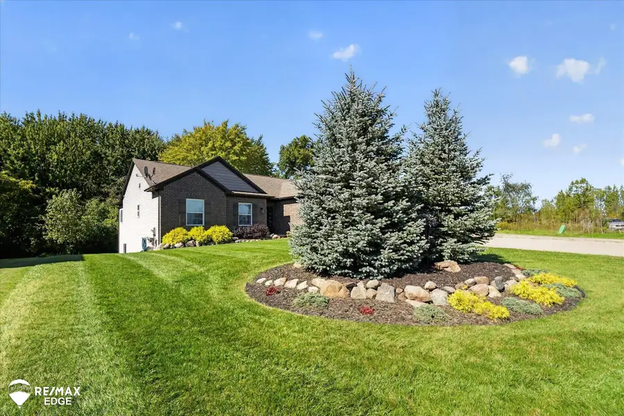 8308 Peninsula, Grand Blanc, MI 48439 - #2