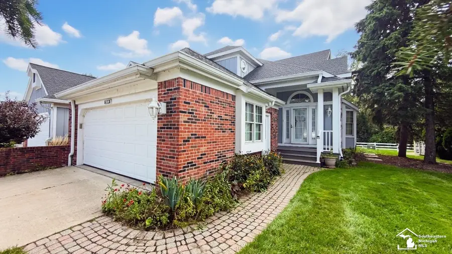 204 Meadowlands, Monroe, MI 48161 - #2