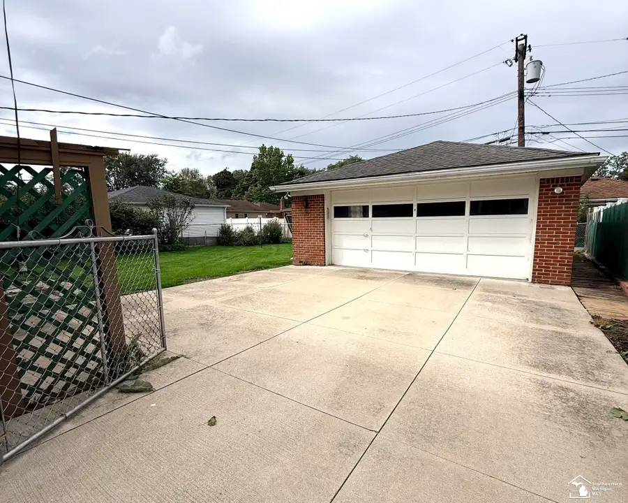 1570 Pinetree, Trenton, MI 48183 - #2