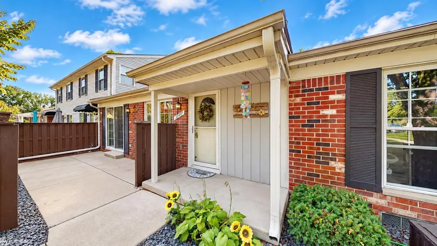 39497 Heatherheath #Building 8, Clinton Township, MI 48038 - #2