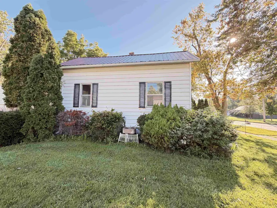 212 W Lewis, Saint Johns, MI 48879 - #2