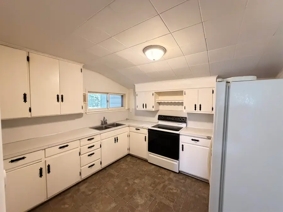 212 W Lewis, Saint Johns, MI 48879 - #3