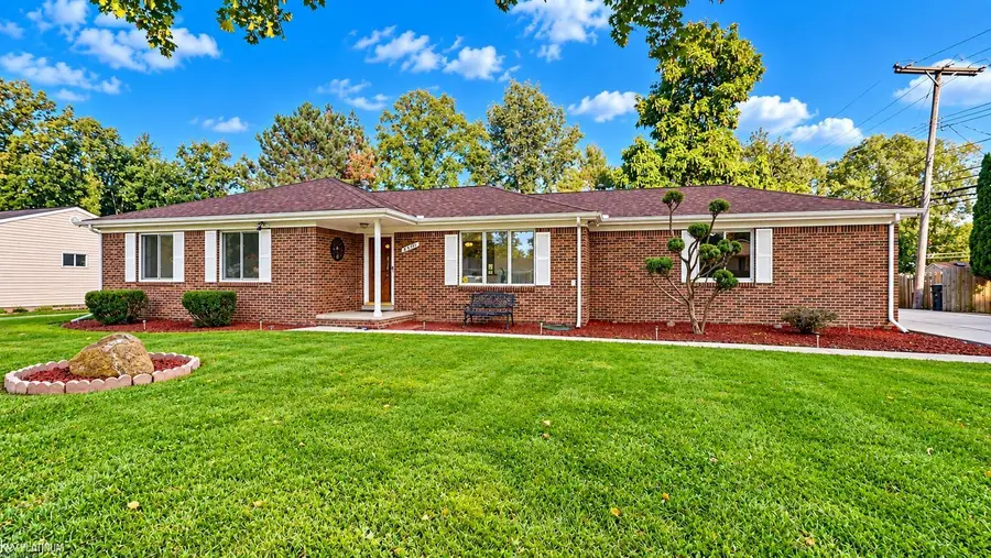 45440 Wakefield, Shelby, MI 48317 - #2