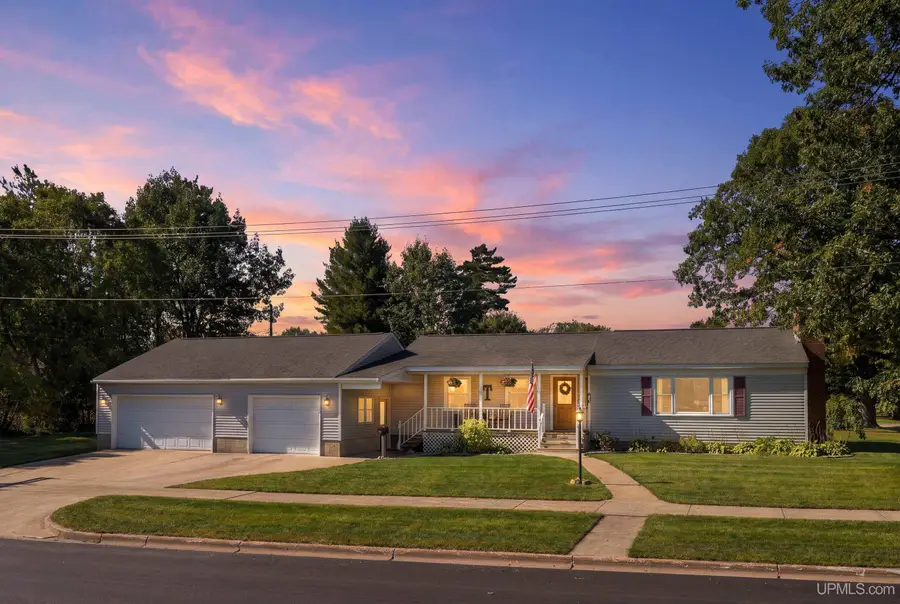 602 S 11th, Gladstone, MI 49837 - #2