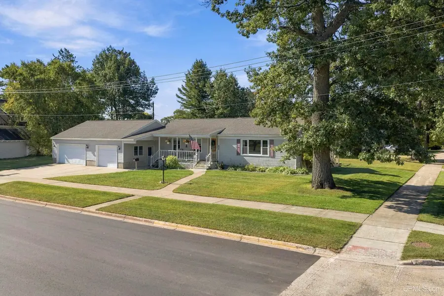 602 S 11th, Gladstone, MI 49837 - #3