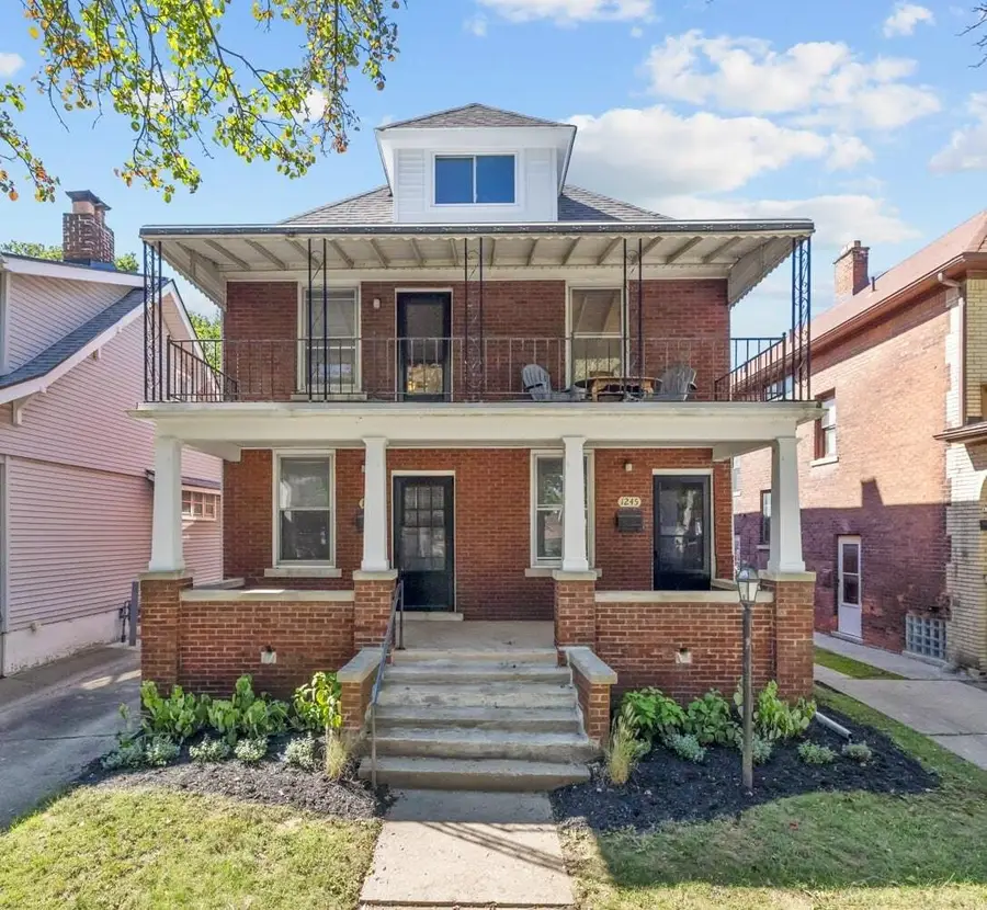 1243 Lakepointe, Grosse Pointe Park, MI 48230 - #2