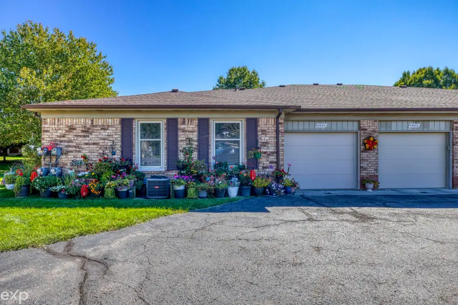 49554 Bishop Ct #17, Shelby, MI 48315 - #2