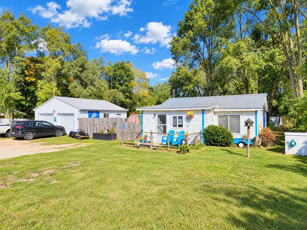 640 W Surrey, Farwell, MI 48622 - #1