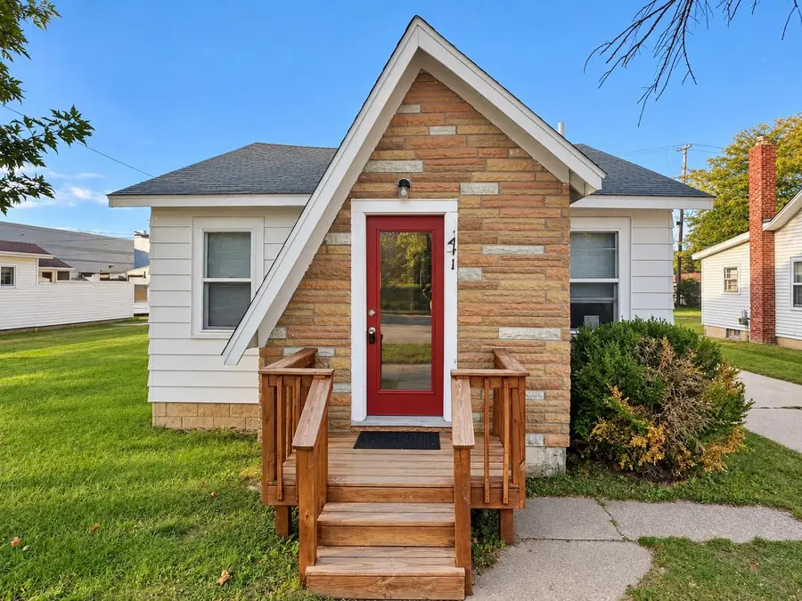 141 E Grout, Gladwin, MI 48624 - #2