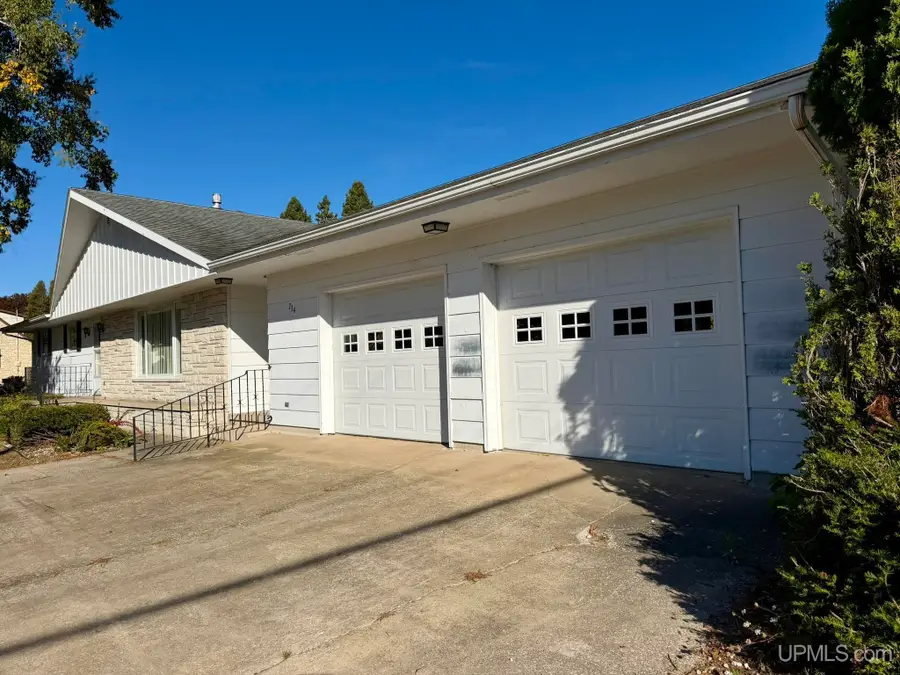 734 Oak, Manistique, MI 49854 - #2