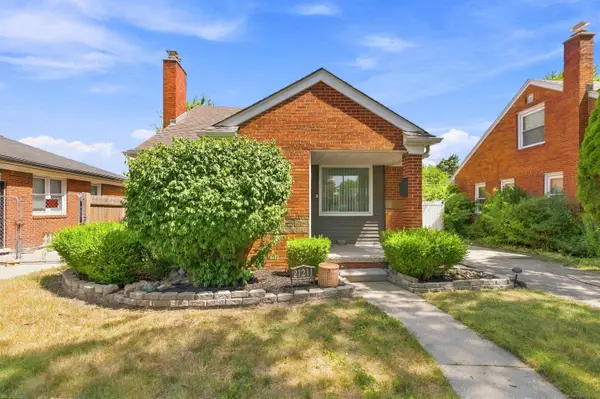 21211 Newcastle, Harper Woods, MI 48225