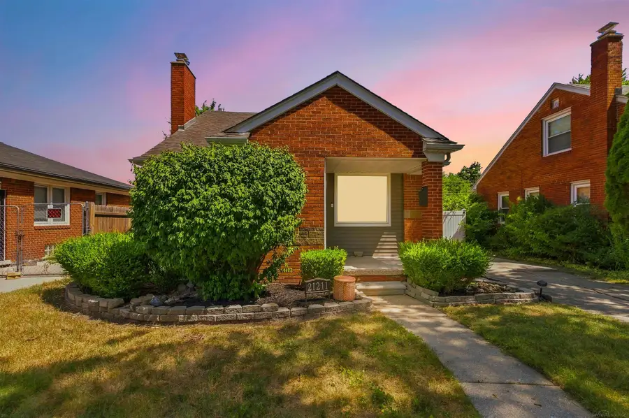 21211 Newcastle, Harper Woods, MI 48225 - #2