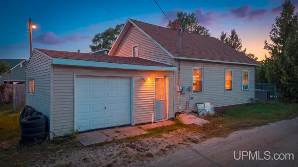 2011 N 16th, Escanaba, MI 49829