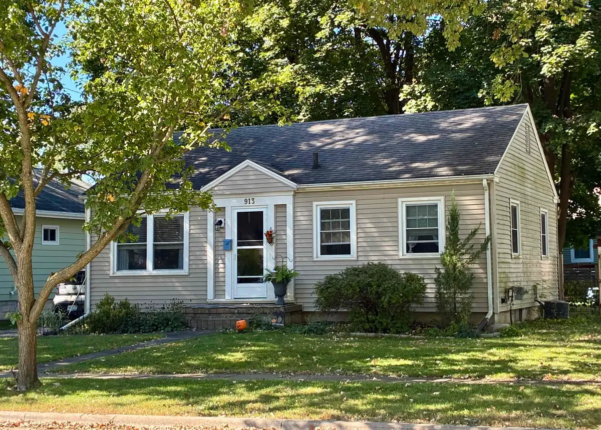913 N Hickory, Owosso, MI 48867 - #1