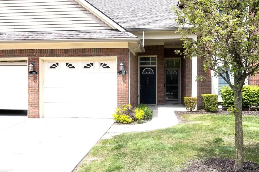 14225 Shadywood, Sterling Heights, MI 48312 - #2