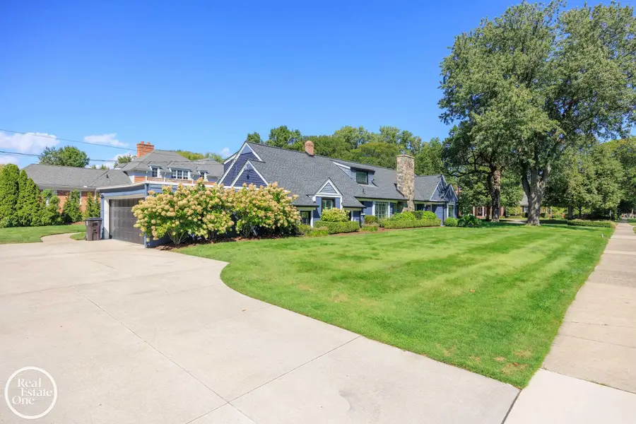 155 Lothrop, Grosse Pointe Farms, MI 48236 - #2