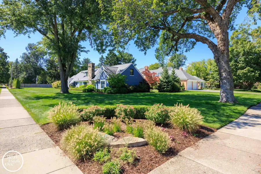 155 Lothrop, Grosse Pointe Farms, MI 48236 - #3