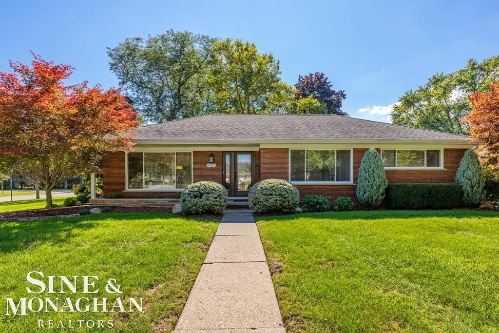 605 Hidden, Grosse Pointe Woods, MI 48236 - #1