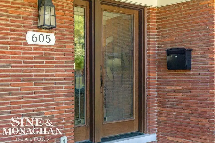 605 Hidden, Grosse Pointe Woods, MI 48236 - #2