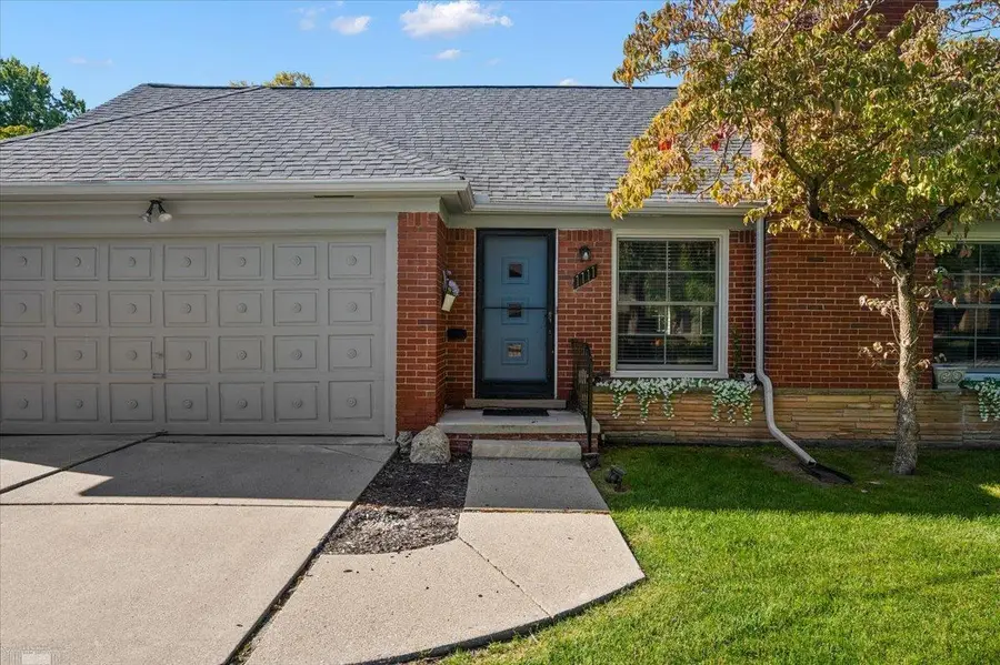 1111 S Renaud, Grosse Pointe Woods, MI 48236 - #3