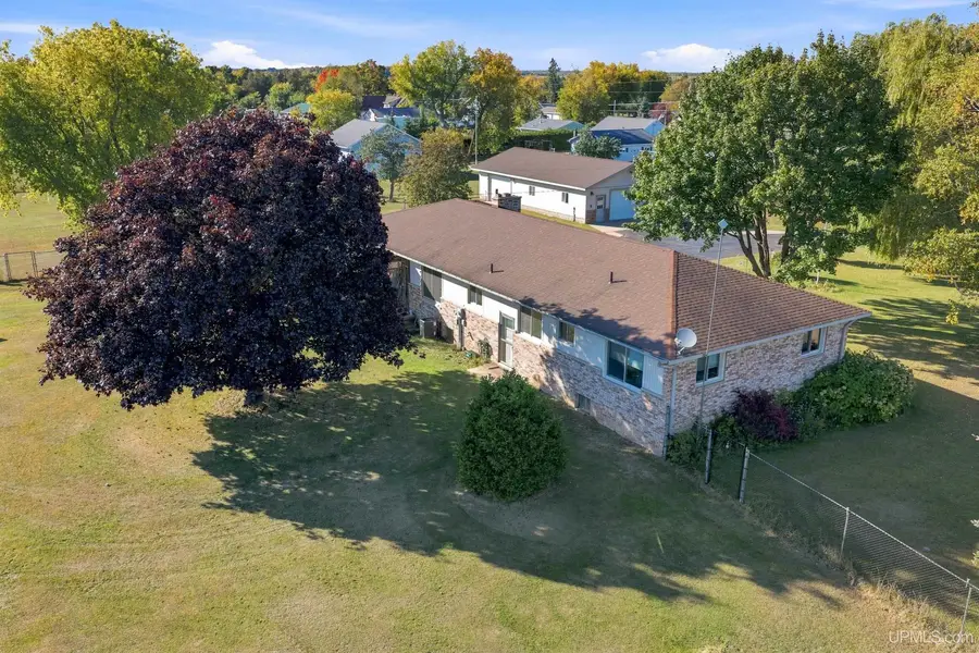 3819 County 416 20th, Gladstone, MI 49837 - #3