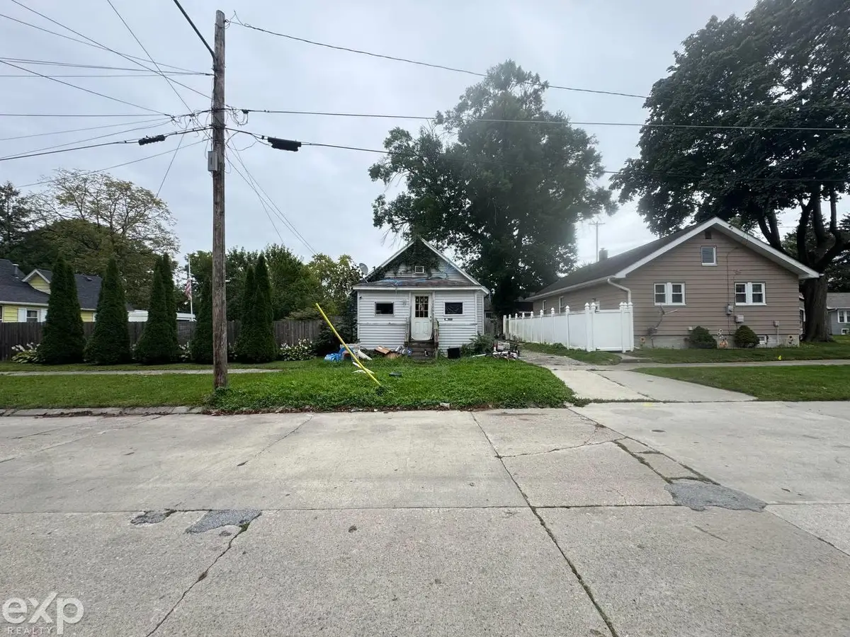 2006 Mershon, Saginaw, MI 48602 - #1