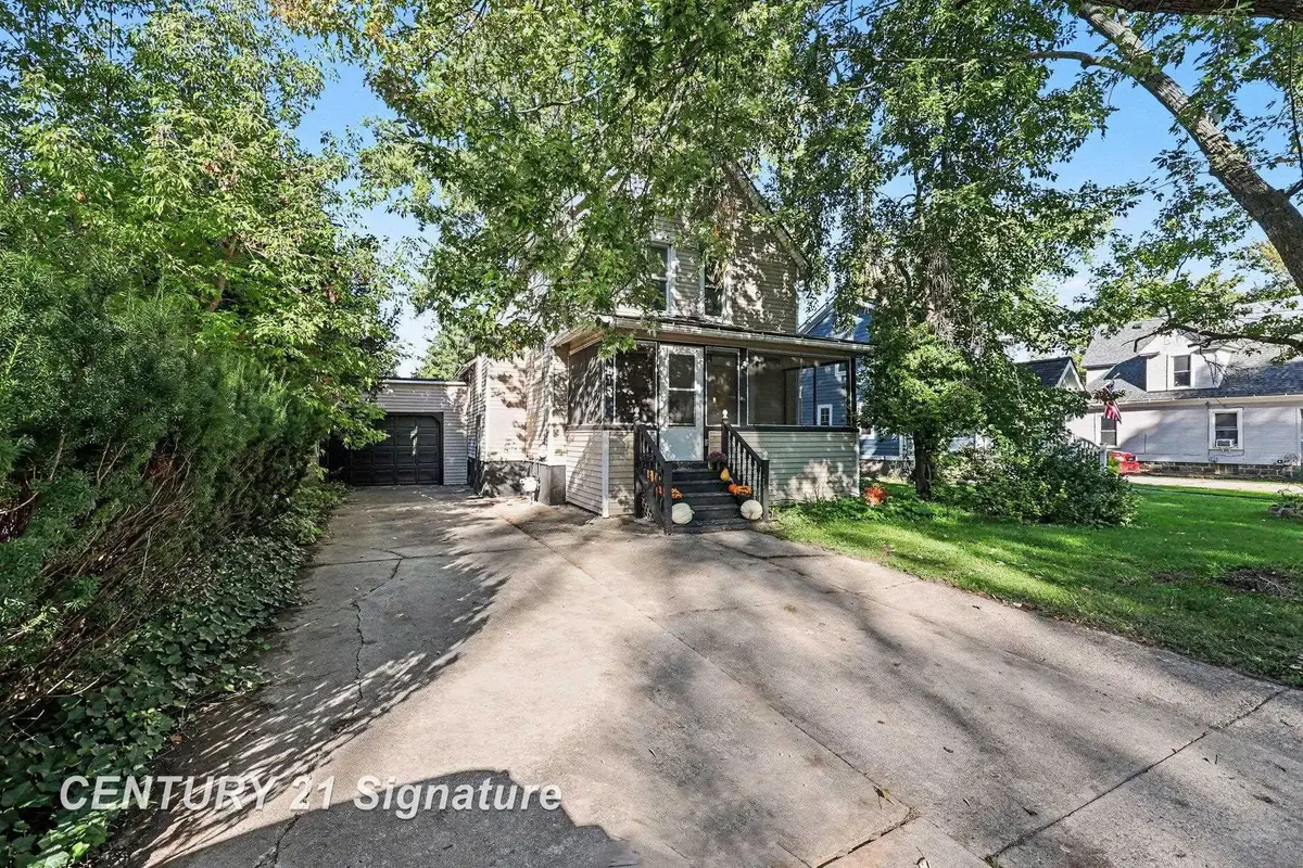 615 N Main, Chelsea, MI 48118 - #1