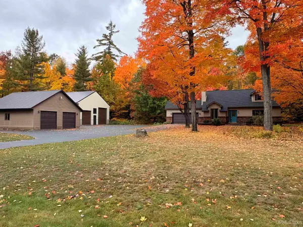 53 Feather Ridge, Marquette, MI 49855