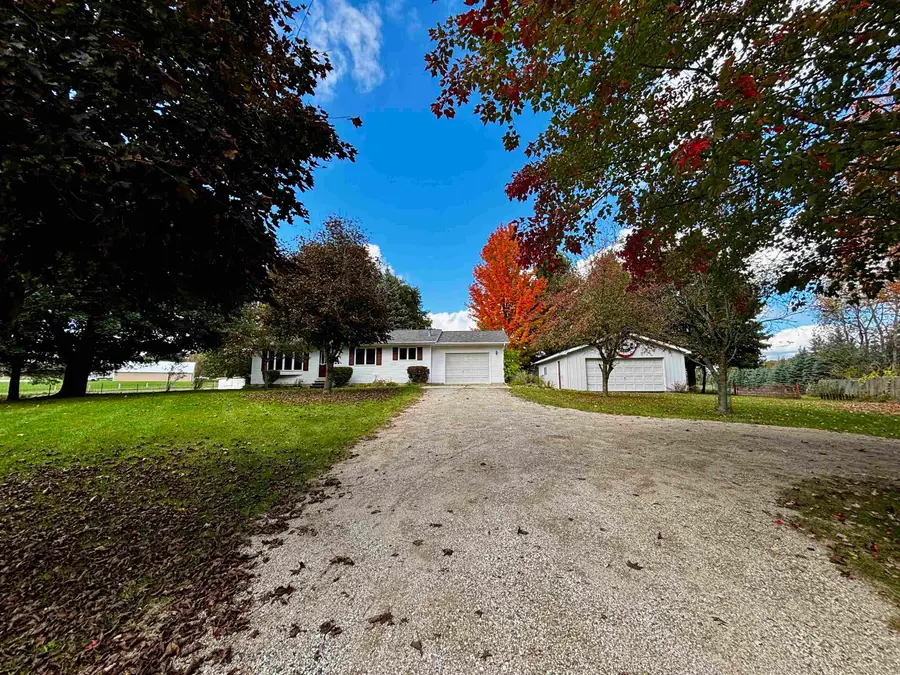 1640 W Surrey, Farwell, MI 48622 - #3