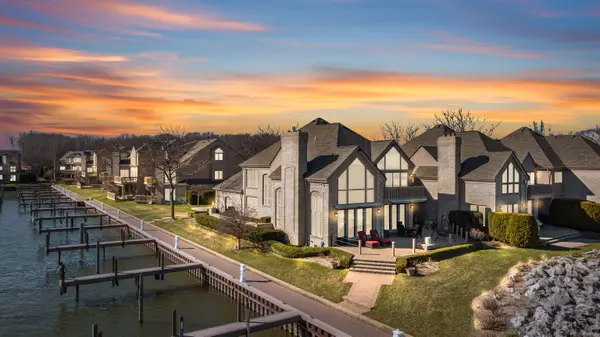 26421 Harbour Pointe #10, Harrison Twp, MI 48045