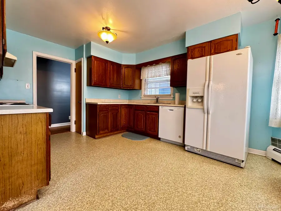 1810 N 11th, Escanaba, MI 49829 - #3