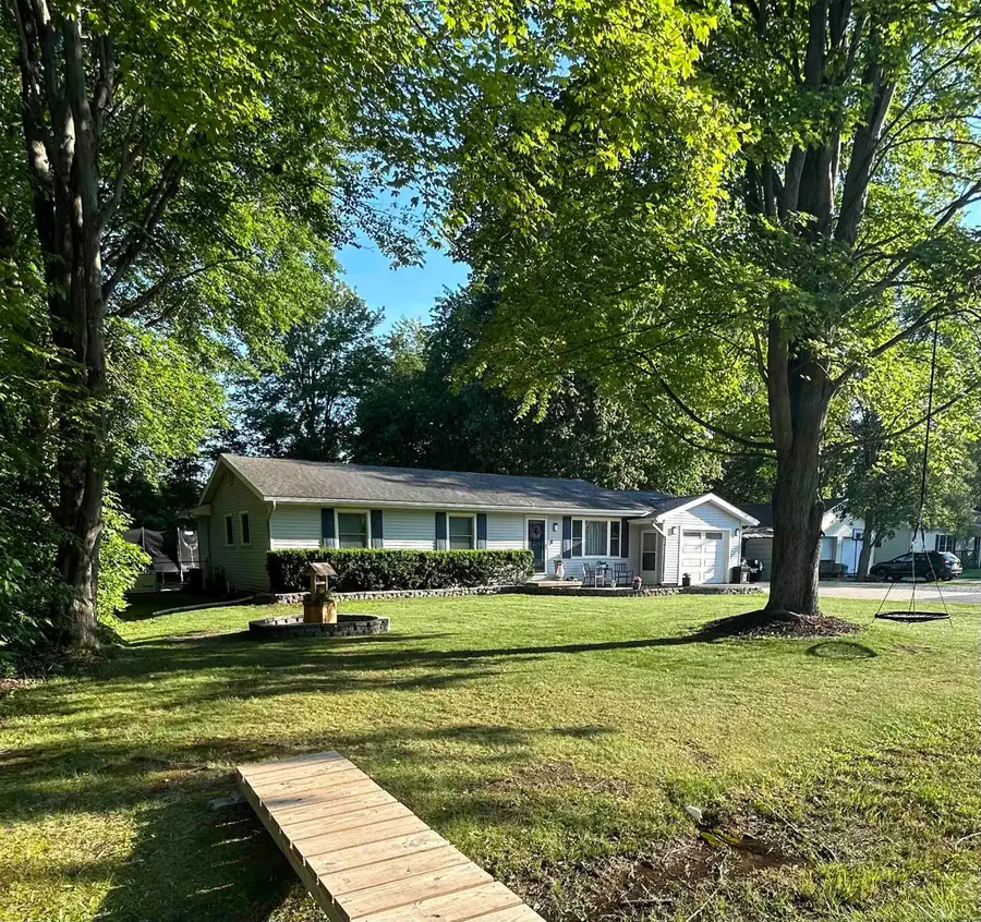 6085 S Birch Hill Dr, Smiths Creek, MI 48074 - #2
