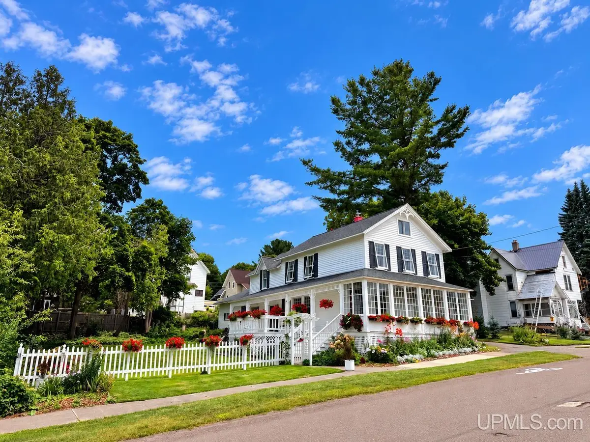 105 W Houghton, Houghton, MI 49931 - #1