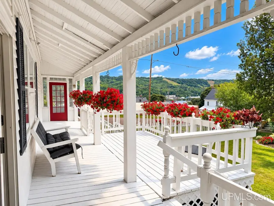 105 W Houghton, Houghton, MI 49931 - #2