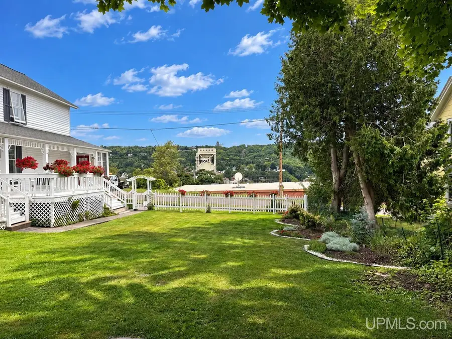 105 W Houghton, Houghton, MI 49931 - #3