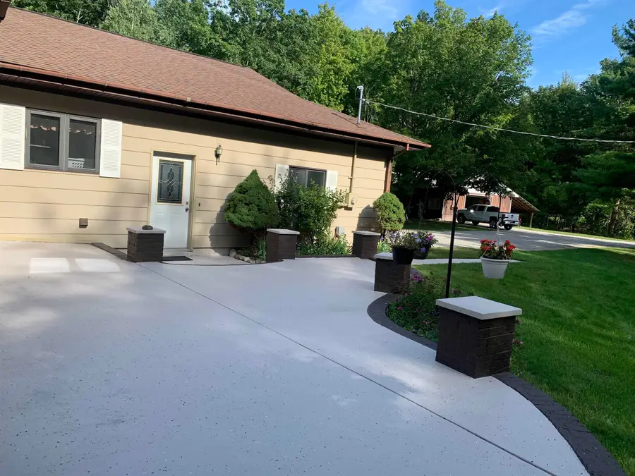 150 W Maple Grove, Farwell, MI 48622 - #3