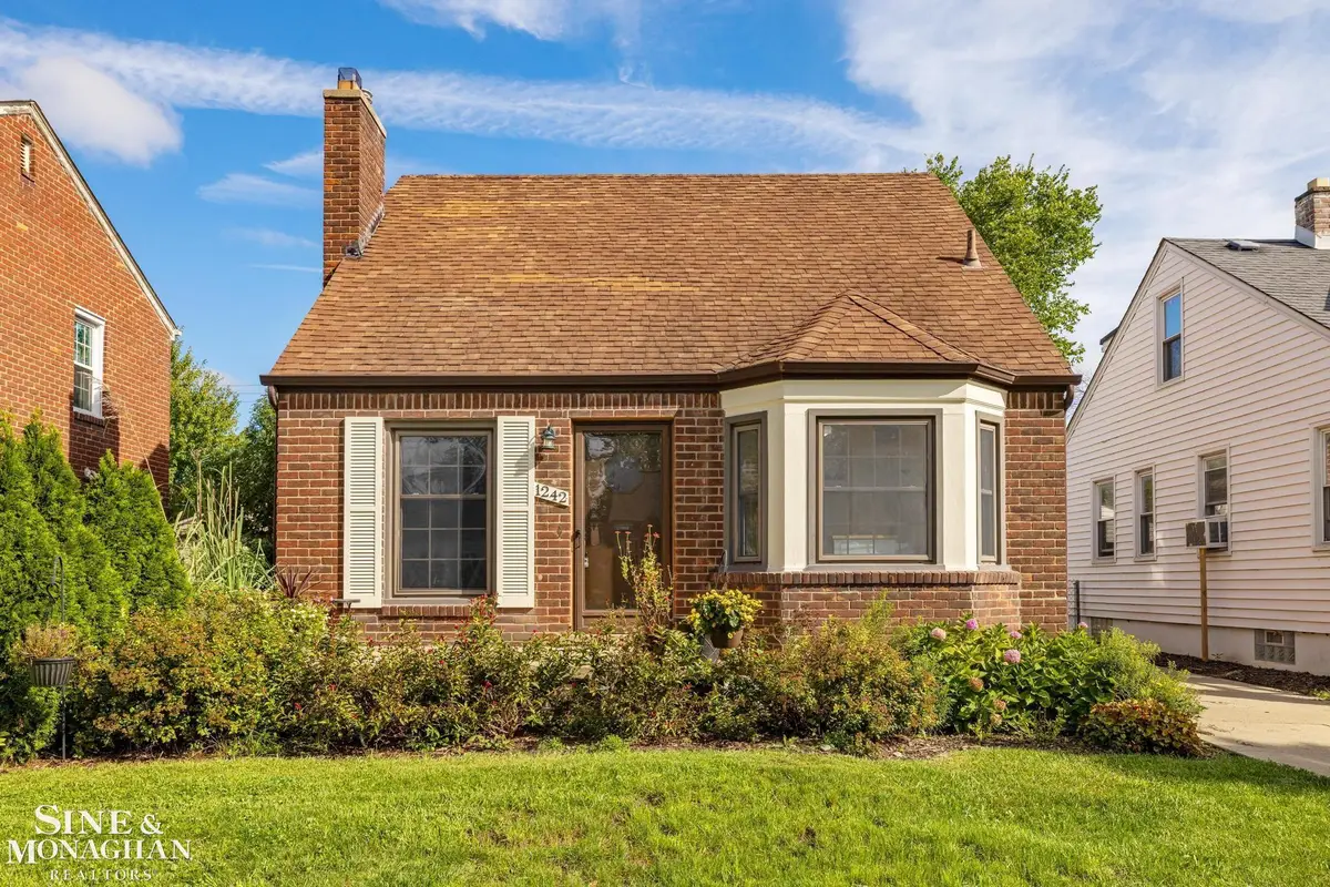 1242 Roslyn, Grosse Pointe Woods, MI 48236 - #1