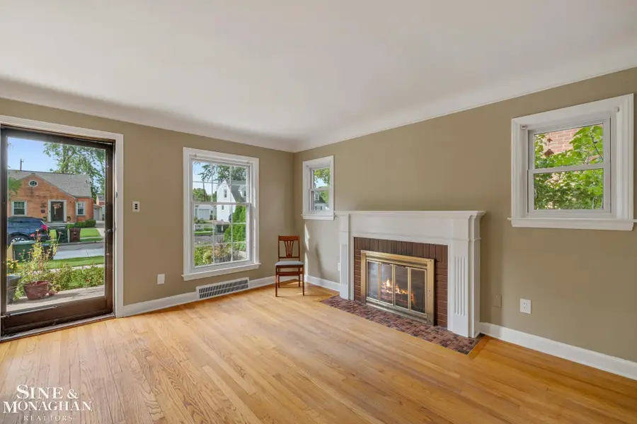 1242 Roslyn, Grosse Pointe Woods, MI 48236 - #3