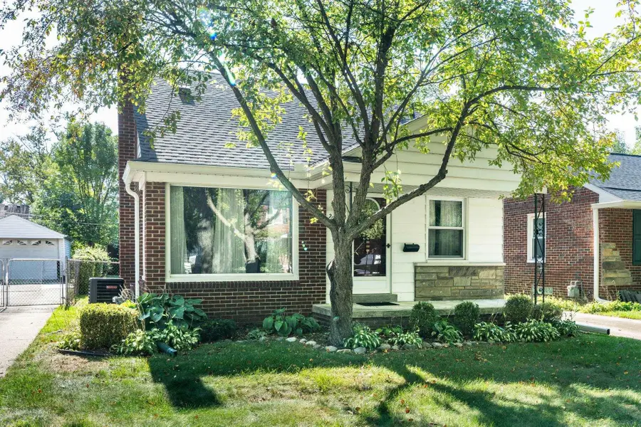 21712 Prestwick, Harper Woods, MI 48225 - #2