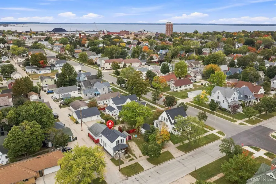 1010 S 5th, Escanaba, MI 49829 - #2